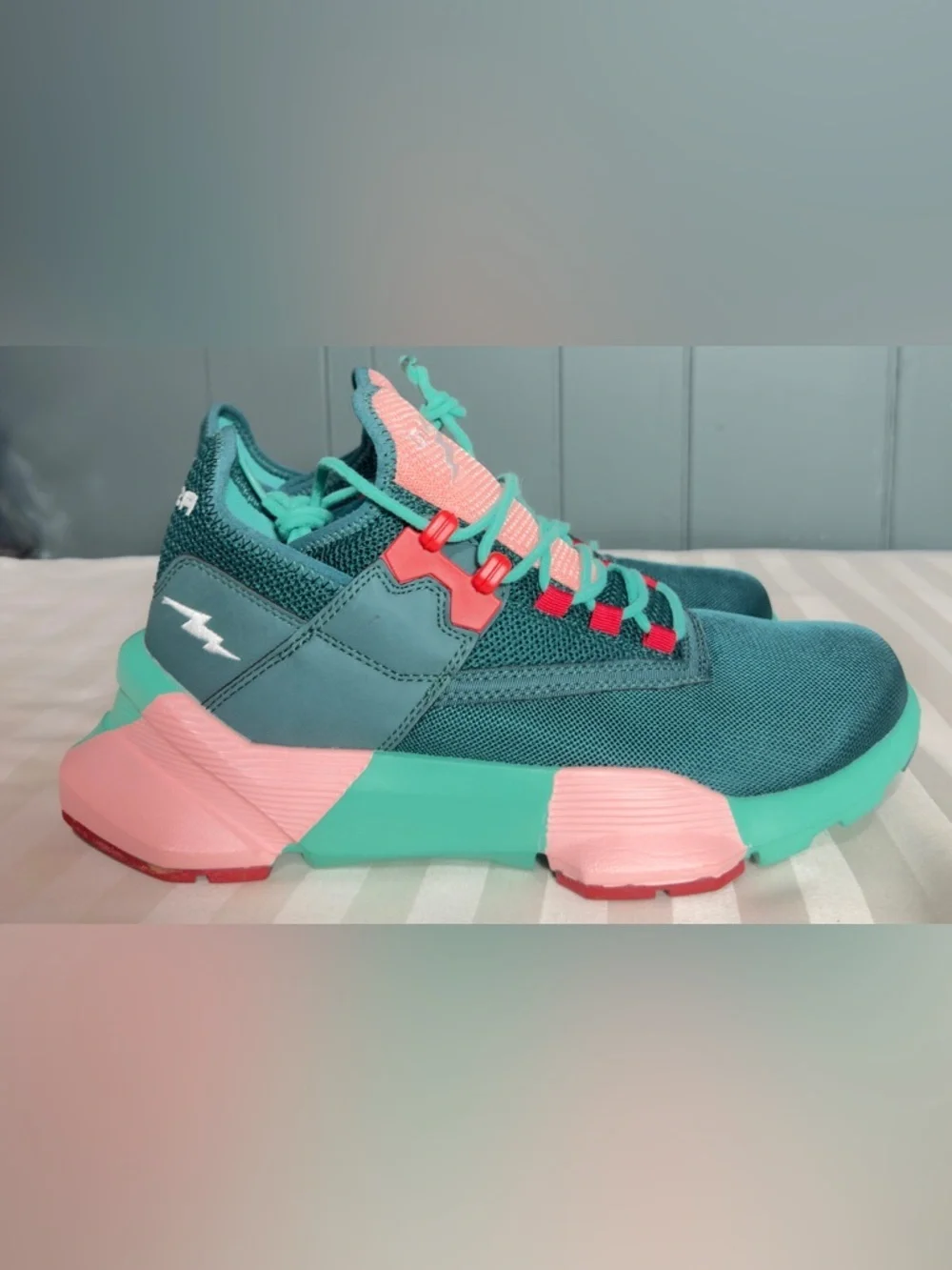 Men's Teal & Pink Lightweight Sneakers